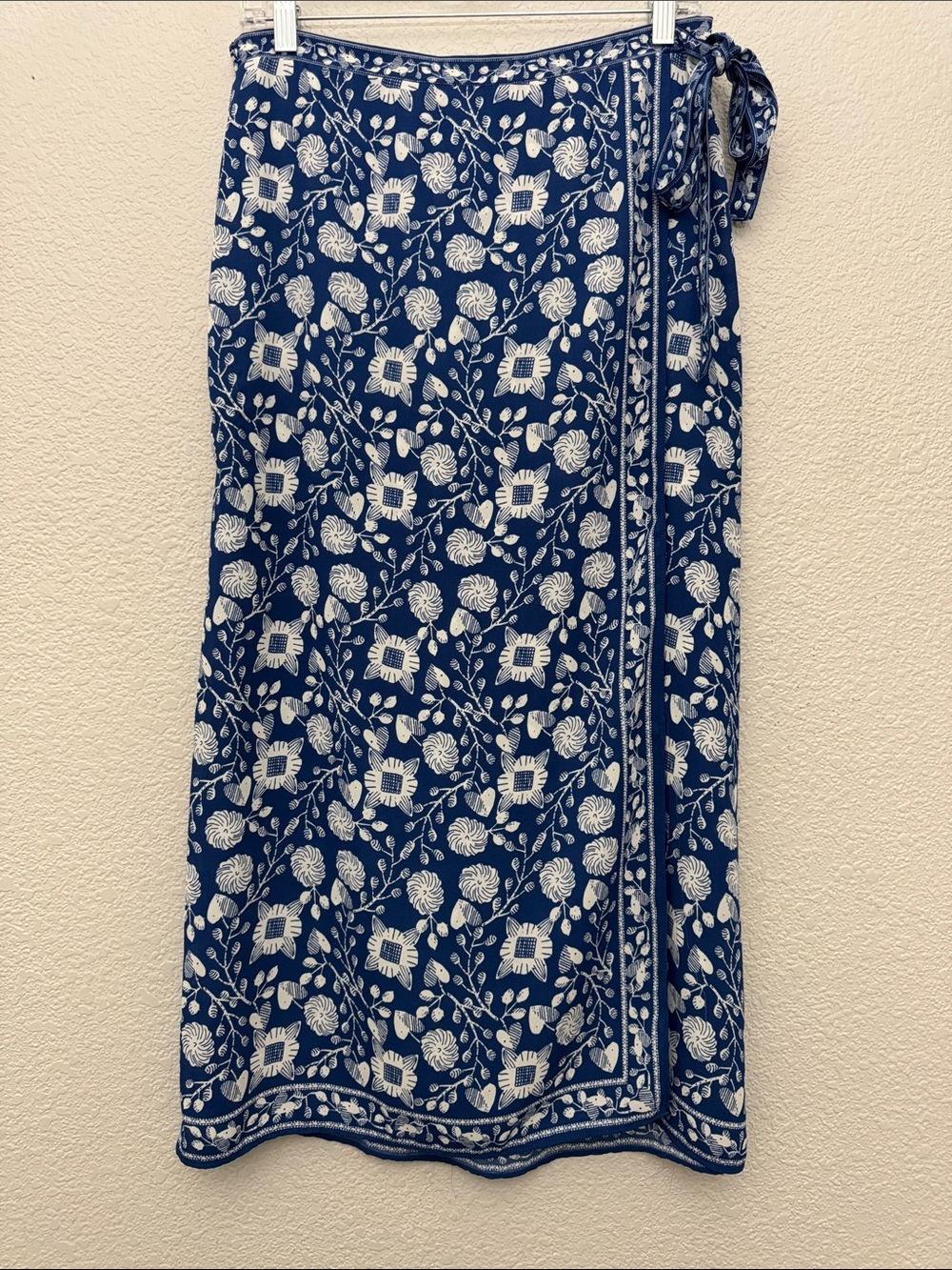 Max Studio Blue & White Floral Print Faux Wrap Maxi Skirt Size Medium